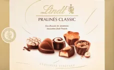 Шоколадні цукерки Lindt Pralines Classic Chocolate 125г